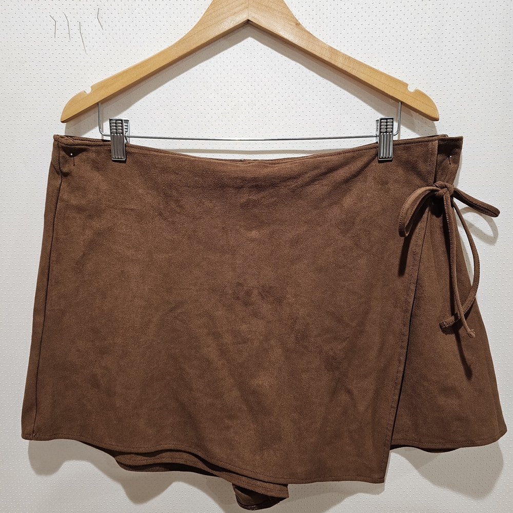 Abercrombie & Fitch Vegan Suede XL Skort in Tan